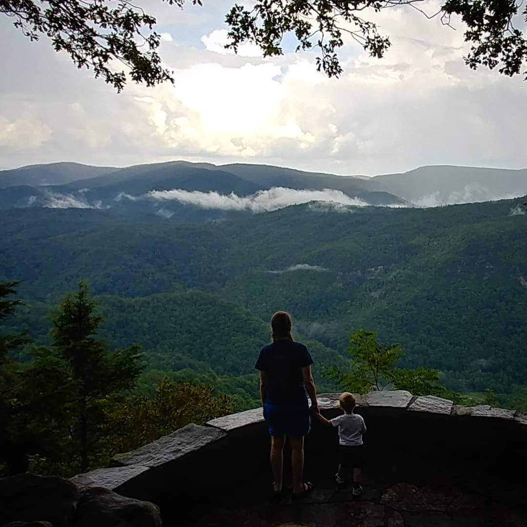 How to Choose Difficult Hikes The Whole Family Will Love