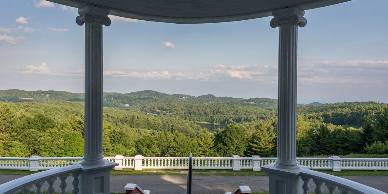 The Best Attractions and Accommodations near Grandfather